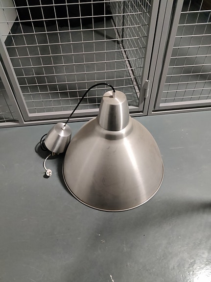 Metallinen iso kattolamppu