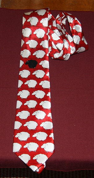 Roma Black Sheep tie Musta lammas solmio silkkiä