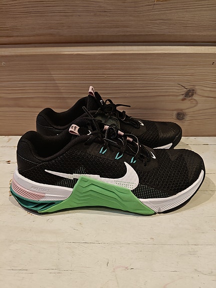 Nike treenikengät koko 38 musta-vihreä