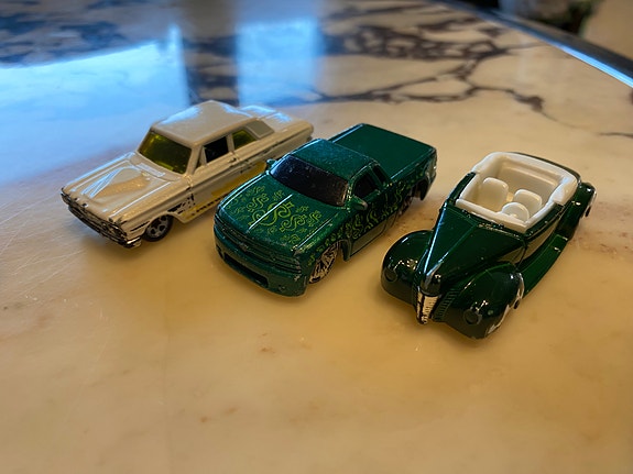 3 kpl vanhaa Hot Wheels autot Chevy ja Ford