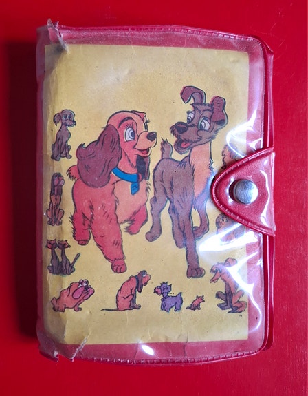 Vintage Disney Kaunotar ja Kulkuri -lompakko (1960/70-luku)