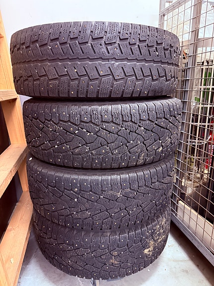 16” nastarenkaat MB Sprinter vanteilla
