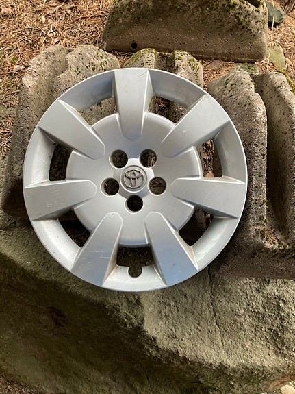 TOYOTA pölykapseli 16”