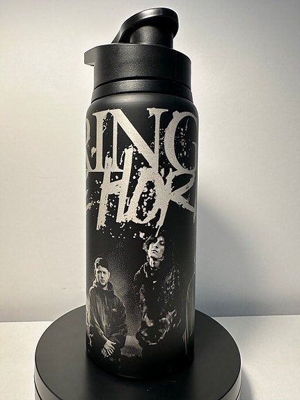 Bring Me The Horizon tekstillä kevyt alumiini juomapullo. Ei ole termos
