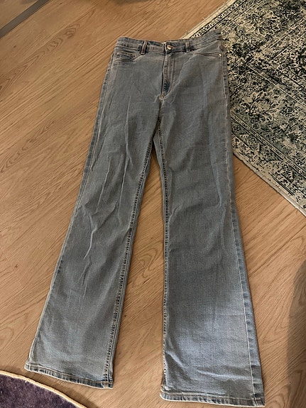 Vaaleansiniset bootcut farkut