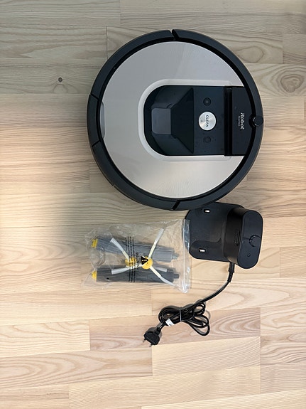 iRobot Roomba 976 robotti-imuri + latausasema + varaosat – 100 €