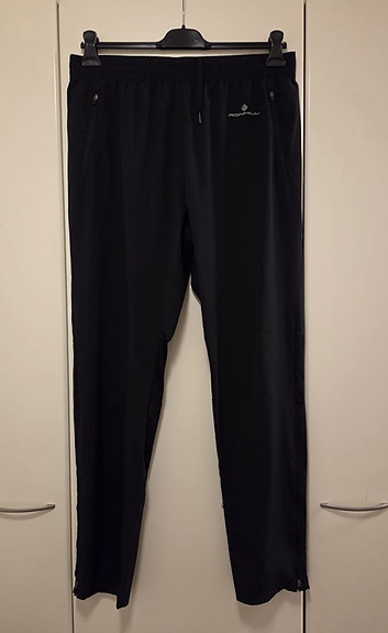 Mustat treenihousut XL