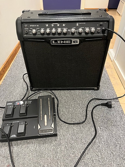 Line 6 Spider IV 30 kitaravahvistin jalkapedaalilla