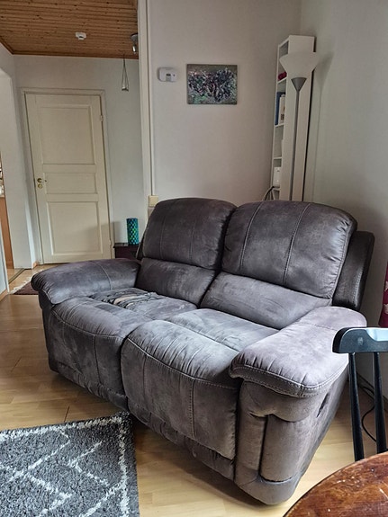 Kahden istuttava mekanismisohva