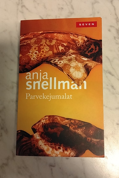Anja Snellman: Parvekejumalat