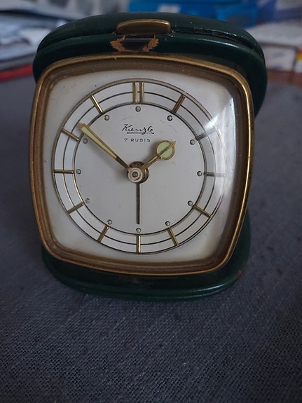 -60-luvun retro Kienzle matkaherätyskello