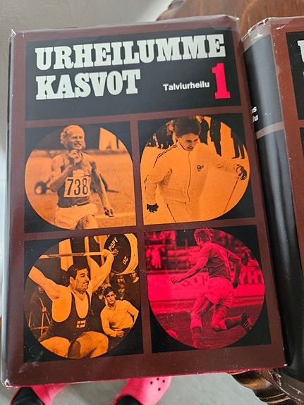 Urheilumme kasvot -kirjasarja osat 1–7. Painosvuodet 1973-1976.