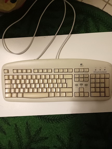 Logitech näppäimistö