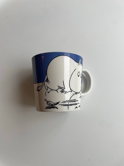 Muumimuki Muumipeikko jäällä