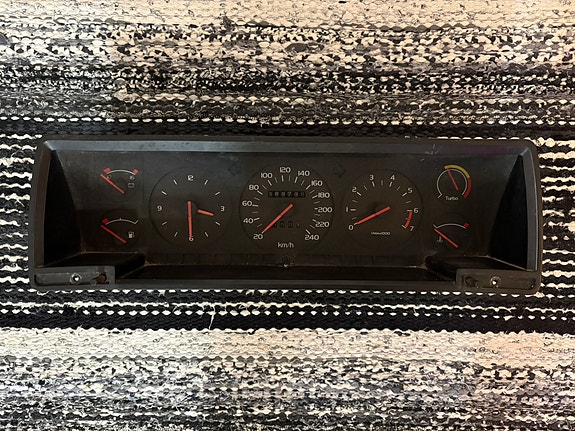 Volvo 740 Turbo -84 Mittaristo