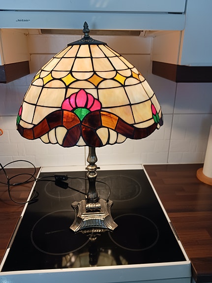 ISO TIFFANY TYYLINEN PÖYTÄLAMPPU