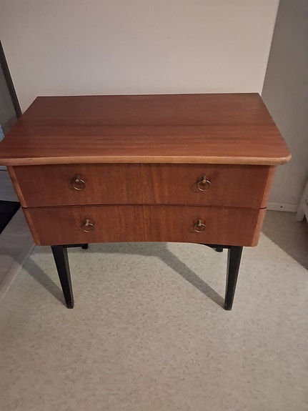 Puinen 60-70 luvun vintage lipasto