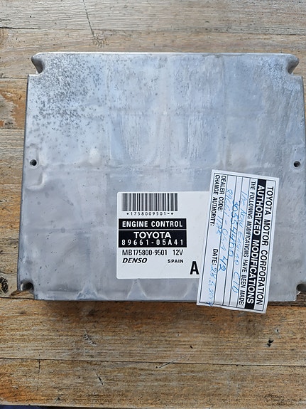 Toyota Avensis T250 moottorin ohjainlaite