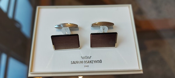 Saurum kalvosinnapit hopea
