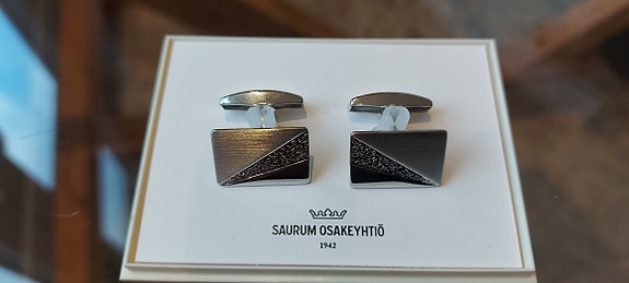 Saurum kalvosinnapit hopea
