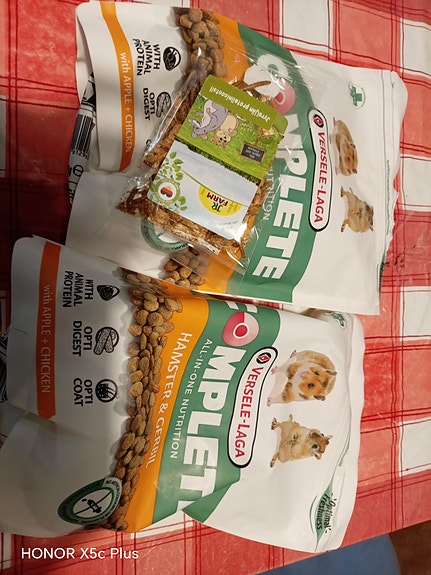 Hamsterin ja gerbiilin ruokaa