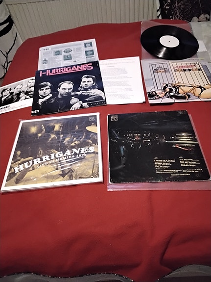 Hurriganes lpt,cdt,kirjallisuutta,julisteet ,VHS video.Kasetit 20kpl