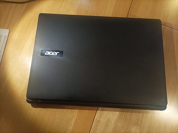 Acer ES1