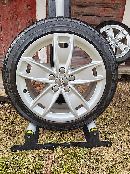 Audi A3 alumiini vanteet kesärenkailla