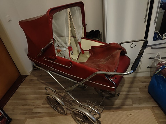 Ora lastenvaunut punainen 1970 luvulta