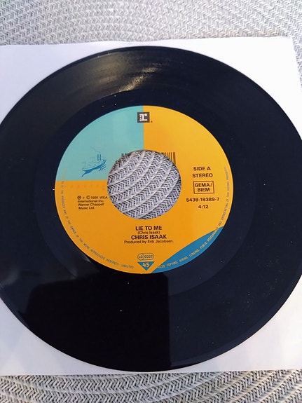 Chris Isaak 7" Lie to me/Heart shaped world