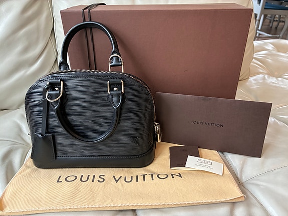 Louis Vuitton Alma BB Epi Noir laukku