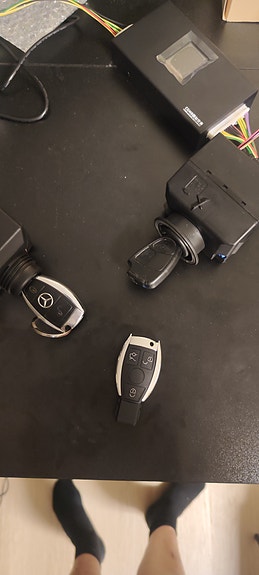 Mercedes-Benz auton avain ja virtalukko