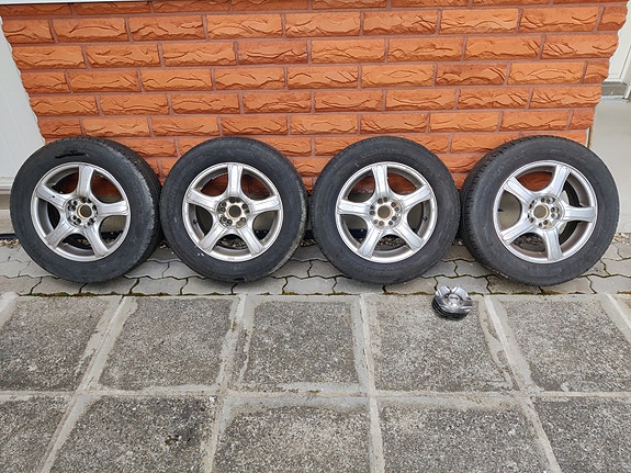 15" vanteet lähes uusilla renkailla