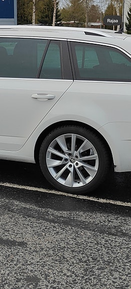 Skoda alut + Bridgestone kesärenkaat
