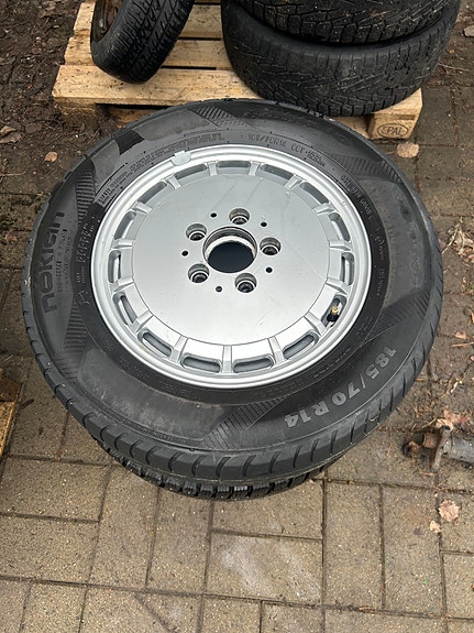 Mercedes-Benz 14” aluvanteet huonoilla renkailla