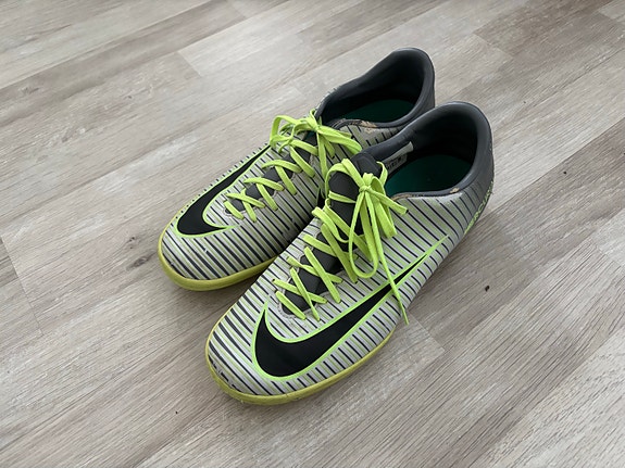 Sisäpelikengät 40/41 (42) Nike