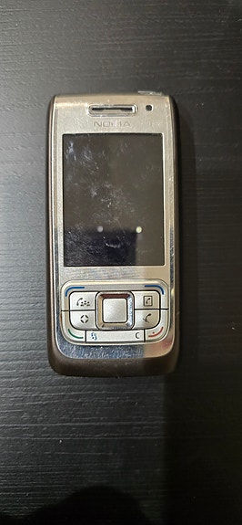 Nokia  E65 puhelin