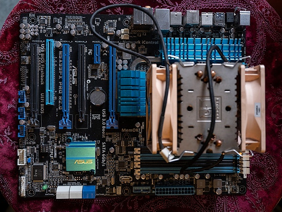 Asus M5A99FX PRO R2.0 -emolevy + AMD FX-4350 prosessori + Noctua tupla-jäähdytin