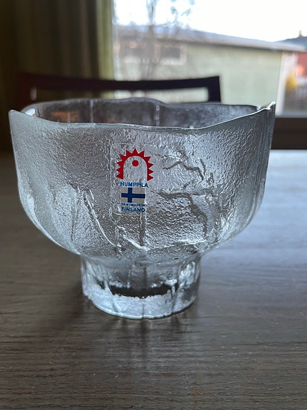 Humppila heiniä kainalossa kulho