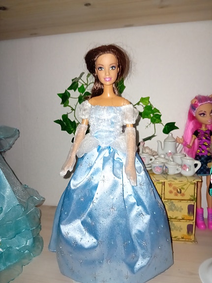 Mattel Barbie Teresa juhlapuvussa