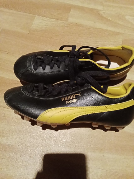 Puma Rainer jalkapallokengät /Nappikset 35€