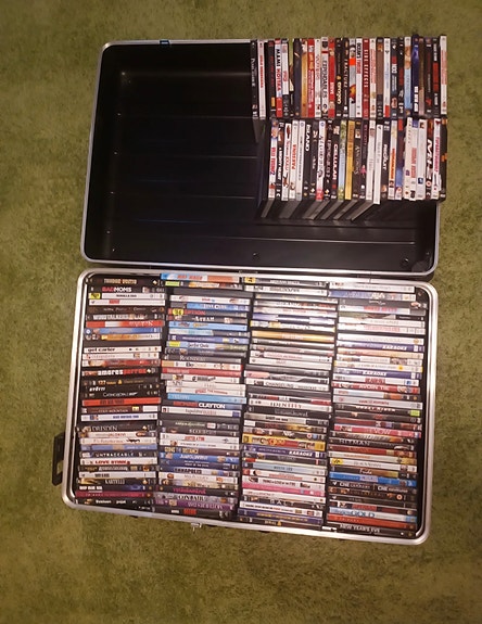 210 DVD leffoja kpl hinta 1€ tai kaikki 
100euro