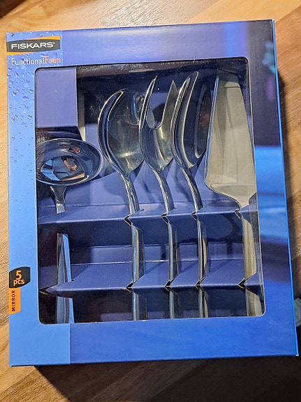 Fiskars Functional Form salaatti- ja tarjoiluvälinesetti