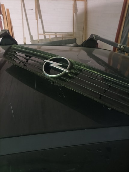 Opel Astra g 1999 etusäleikkö