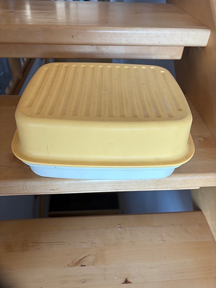 Tupperware leipälaatikko
