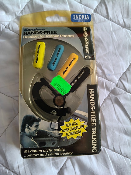 Nokia Hands- Free kuulokkeet. Paketissa!