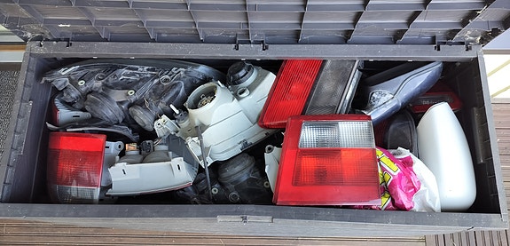 Saab auton valot ja valaisinrungot