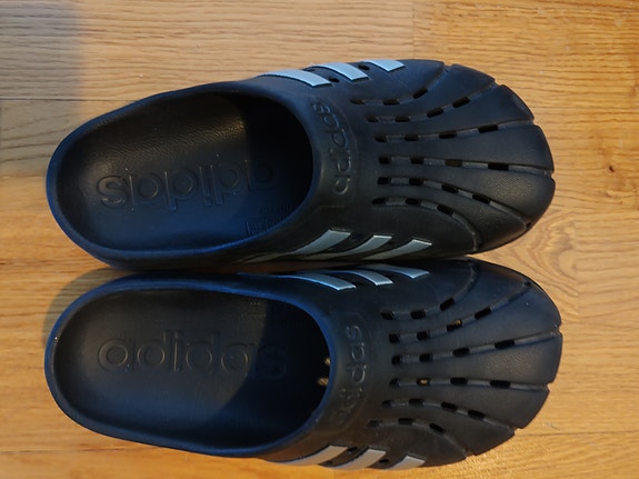 Adidas sandaalit