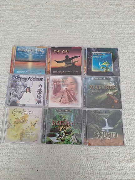 Erilaiset rentoutus- ja meditaatio-cd-levyt 9 kpl