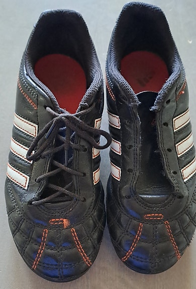 Lapsen adidas jalkapallokengät koko 31